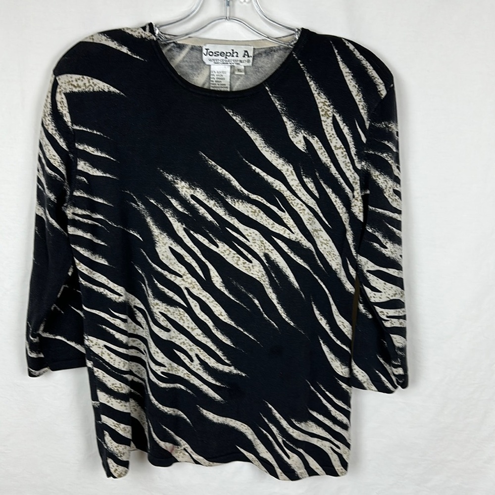Joseph A black, cream, and gold tiger print sweater, size XL
